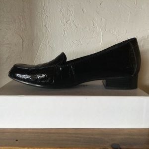 Clarks Ultimate Comfort Collection Black Croc Patent Leather size 7